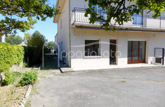 LOUÉ! BEAUZELLE Centre T4 de 90 m² Plain Pied Jardinet &#038; 3 parkings privatifs