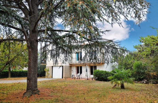 EXCLUSIVITÉ VENTE CUGNAUX Grande Maison individuelle composée de 2 appartements et Garage sur Grande Parcelle arborée