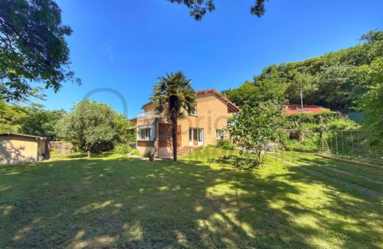 EXCLUSIVITÉ VENTE CORNEBARRIEU Cœur de village T3bis T4 de 120 m² avec dépendance et Jardin 1200 m² piscinable et constructible